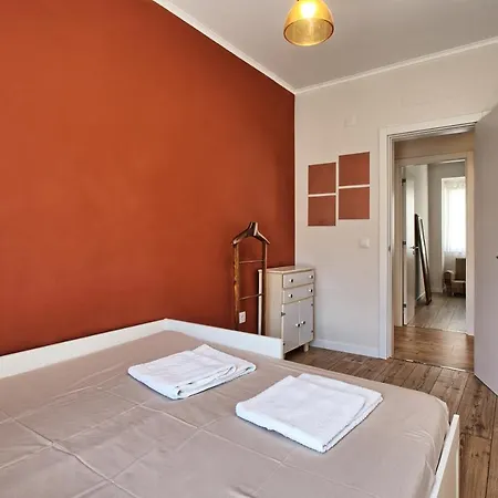 Altido Graca 2-br Near The Pantheon